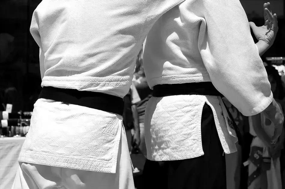 7 Passos para Amarrar sua Faixa de Jiu Jitsu Corretamente