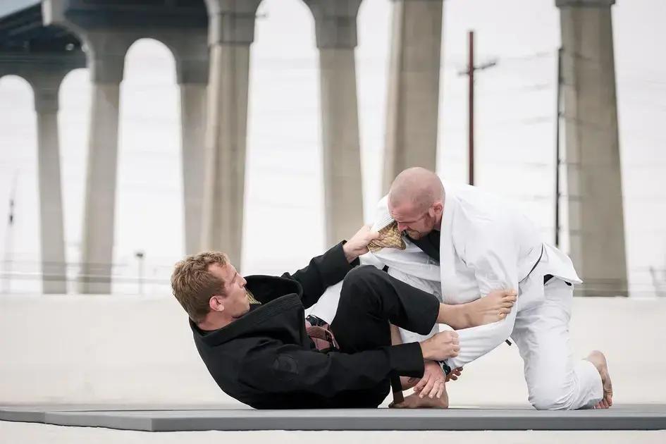 7 Passos Simples de Como Amarrar Faixa de Jiu Jitsu