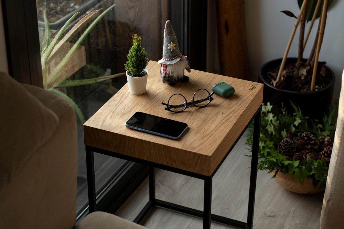 Mesa de canto com gaveta para quarto