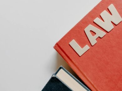 Leis Absurdas e Ativas: As Normas Mais Estranhas e Inusitadas que Ainda Vigoram no Mundo — as leis mais estranhas e inusitada
