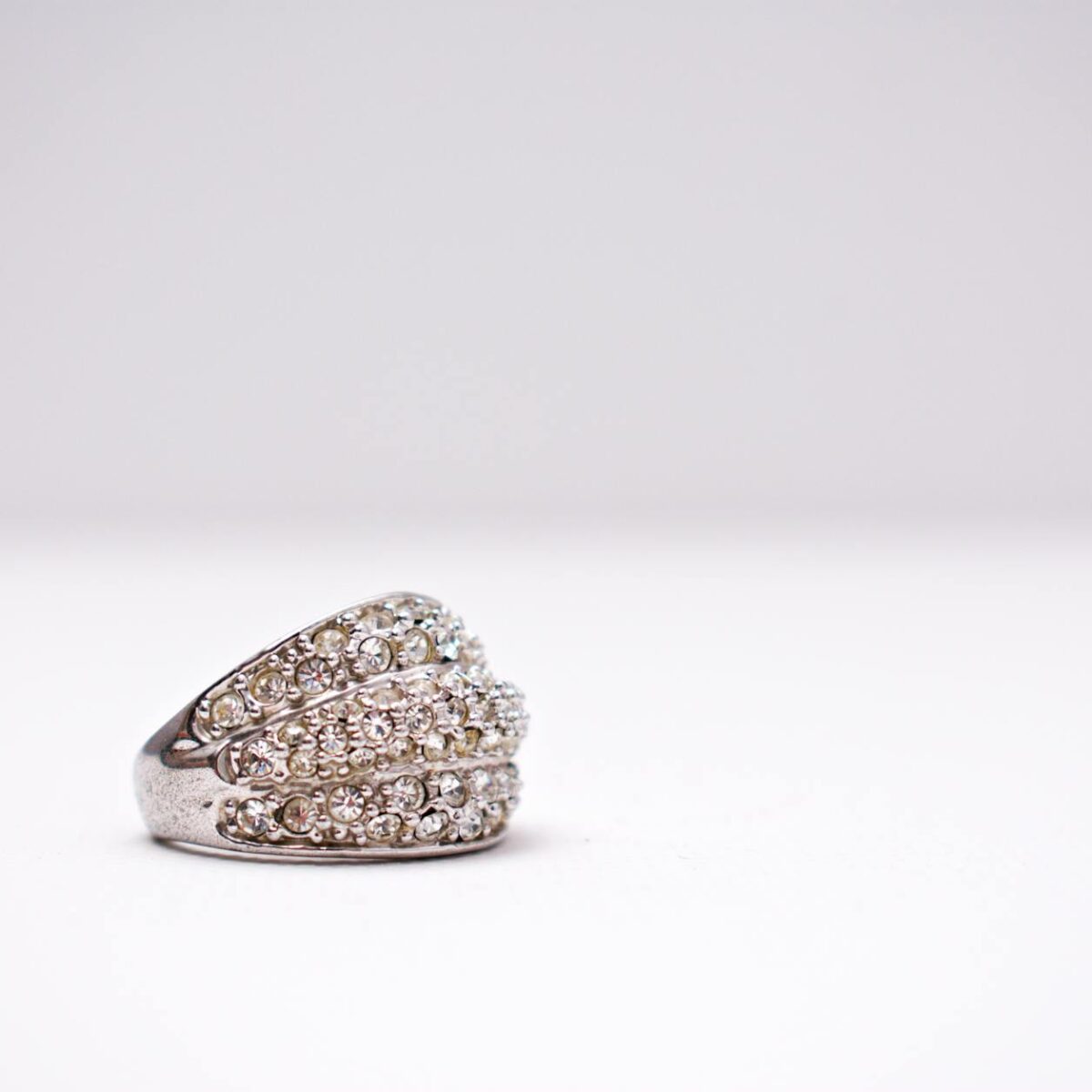 Para a 'Chuva de Diamantes', o fenômeno ocorre nas profundezas de Urano e Netuno. Sob pressões e temperaturas extremas, o met