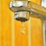 Economia de Água em Casa: Atitudes Simples que Reduzem sua Conta e Impactam o Futuro — como economizar água em casa atitudes