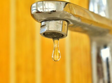 Economia de Água em Casa: Atitudes Simples que Reduzem sua Conta e Impactam o Futuro — como economizar água em casa atitudes