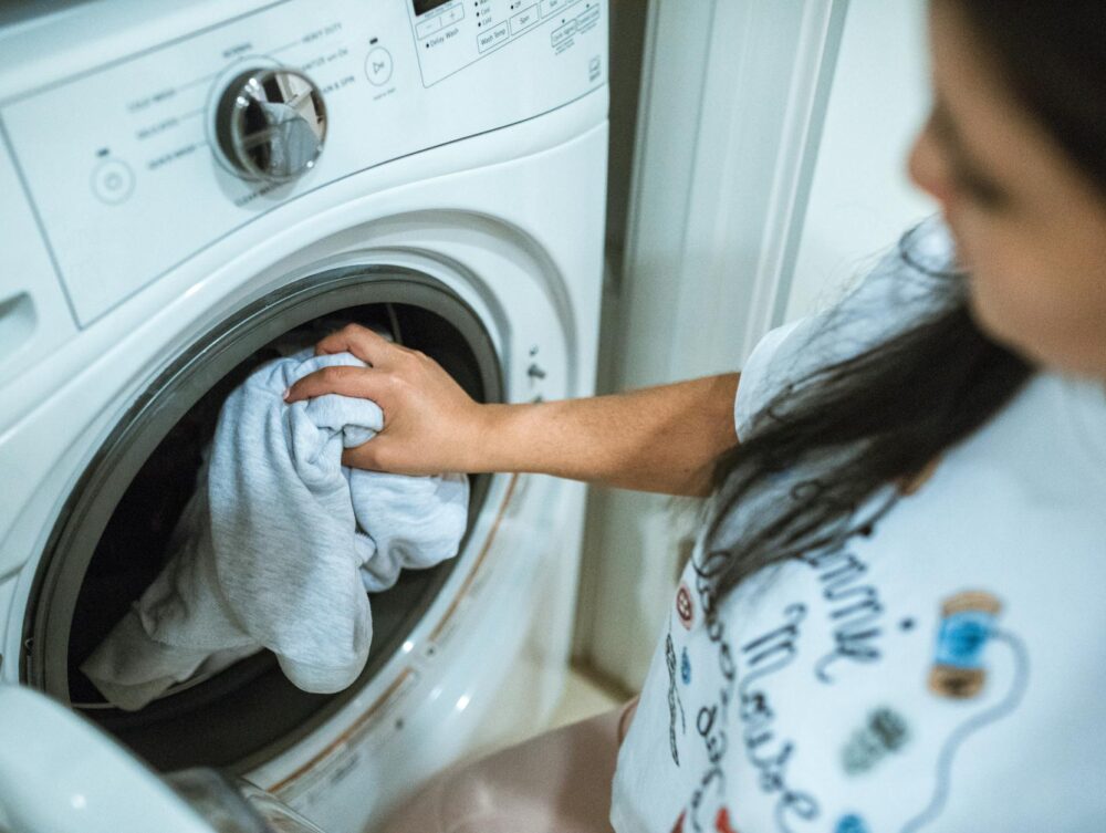 O Guia Definitivo: Como Lavar Roupas Delicadas Sem Estragar (À Mão ou Máquina) — como lavar roupas delicadas sem estragar à m