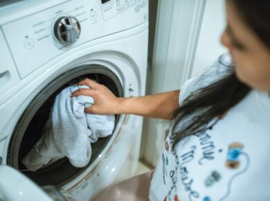 O Guia Definitivo: Como Lavar Roupas Delicadas Sem Estragar (À Mão ou Máquina) — como lavar roupas delicadas sem estragar à m
