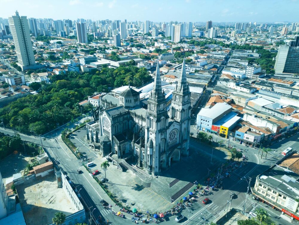 Fluência em Inglês no Brasil: O Guia Definitivo para Morar Sem Viajar — como se tornar fluente em inglês morando no brasil se