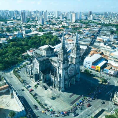 Fluência em Inglês no Brasil: O Guia Definitivo para Morar Sem Viajar — como se tornar fluente em inglês morando no brasil se