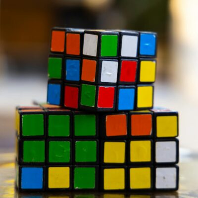 Para entender por que o magenta é uma cor que não existe e uma invenção do nosso cérebro, saiba que ele não possui um comprim