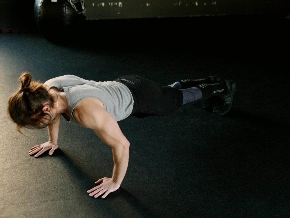 Treino em Casa: O Guia Completo de Exercícios com Peso do Corpo para Resultados Reais — exercícios para fazer em casa com pes