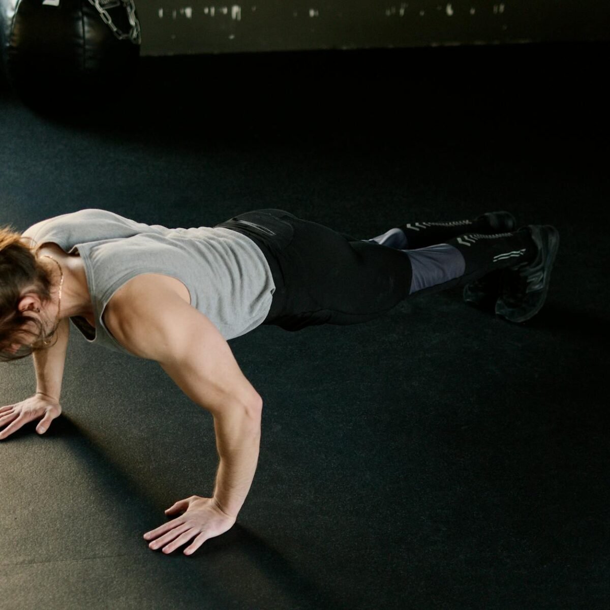 Treino em Casa: O Guia Completo de Exercícios com Peso do Corpo para Resultados Reais — exercícios para fazer em casa com pes