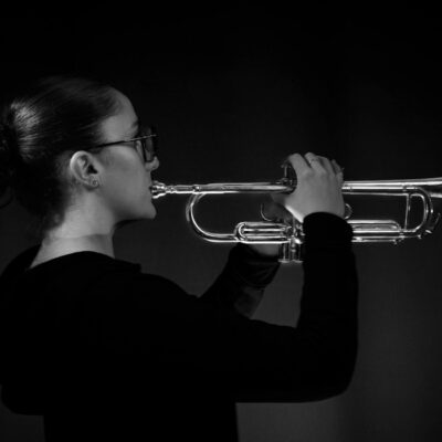 Para entender O Clube dos 27, trata-se de um fenômeno cultural que descreve o grupo de músicos influentes que morreram tragic