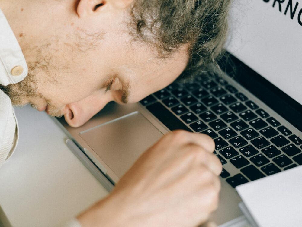 Para O Limite do Corpo: Até onde um ser humano consegue ficar sem dormir ou comer?, o corpo humano suporta em média 2 a 3 dia