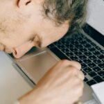 Para O Limite do Corpo: Até onde um ser humano consegue ficar sem dormir ou comer?, o corpo humano suporta em média 2 a 3 dia