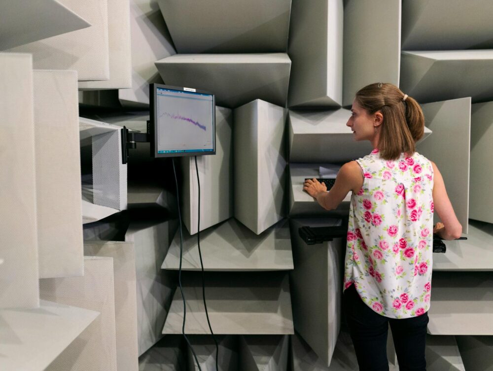 Para entender 'o som do espaço', a NASA utiliza instrumentos que detectam ondas eletromagnéticas e de plasma, convertendo sua