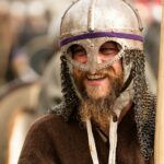 Para O Surgimento do Bluetooth: A homenagem a um rei viking que unificou tribos, a tecnologia Bluetooth foi batizada em refer