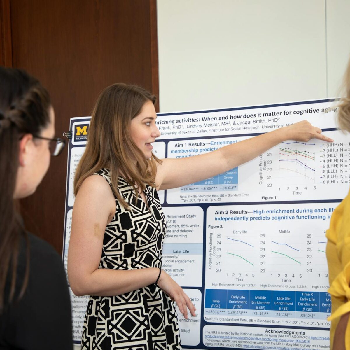 Para entender por que sonhamos, é fundamental explorar as teorias científicas mais recentes que abordam o fenômeno do sono RE