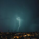 Para compreender os Raios Eternos, o fenômeno do Catatumbo é uma tempestade elétrica singular na foz do rio Catatumbo, Venezu